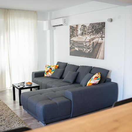 Penthouse With Huge Rooftop & Amazing City View Bukarest Exteriör bild