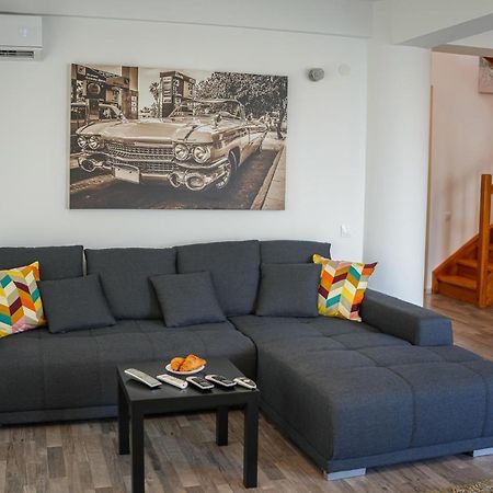 Penthouse With Huge Rooftop & Amazing City View Bukarest Exteriör bild