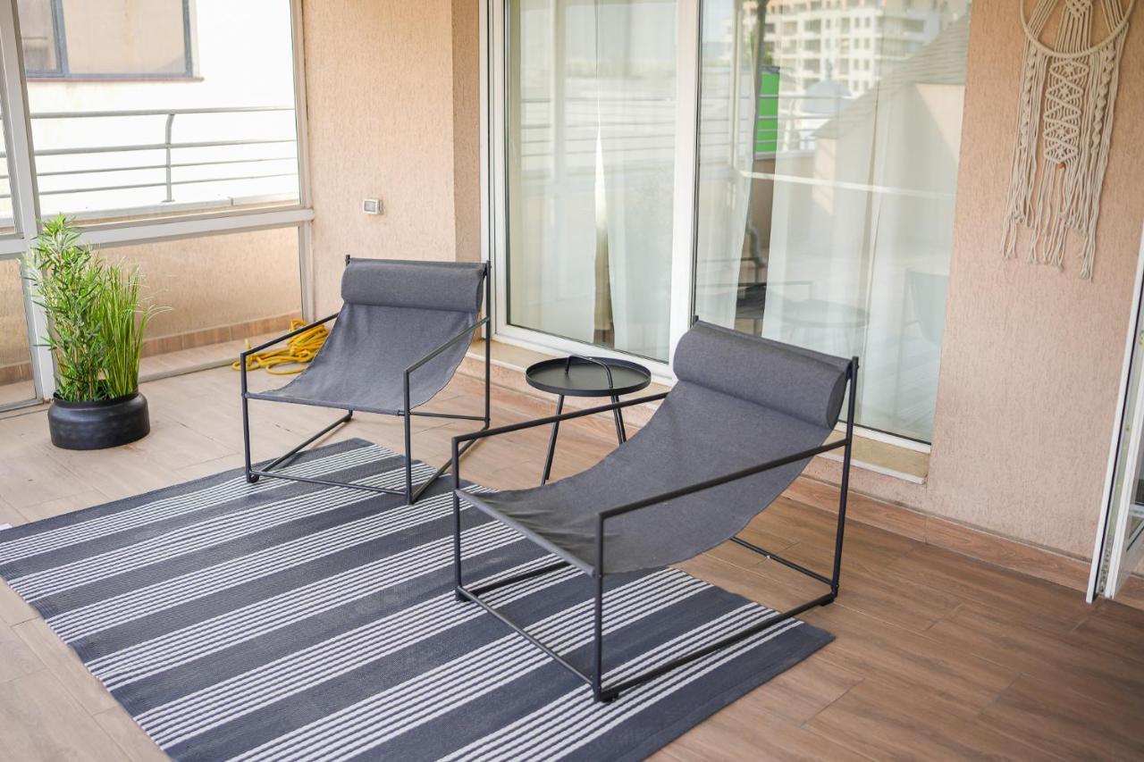 Penthouse With Huge Rooftop & Amazing City View Bukarest Exteriör bild