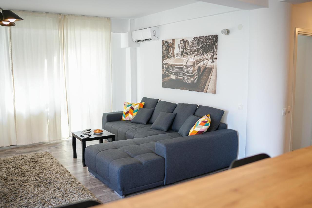Penthouse With Huge Rooftop & Amazing City View Bukarest Exteriör bild