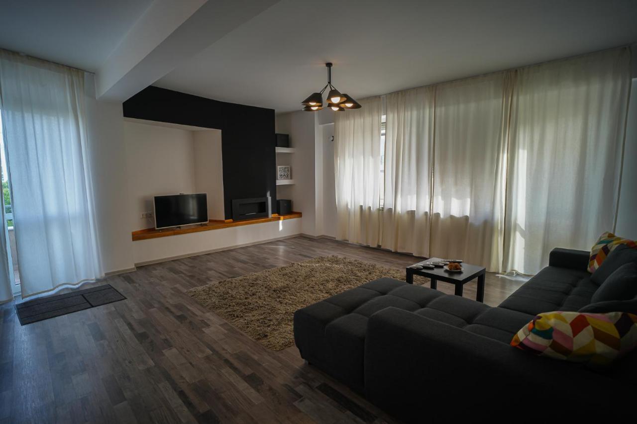 Penthouse With Huge Rooftop & Amazing City View Bukarest Exteriör bild
