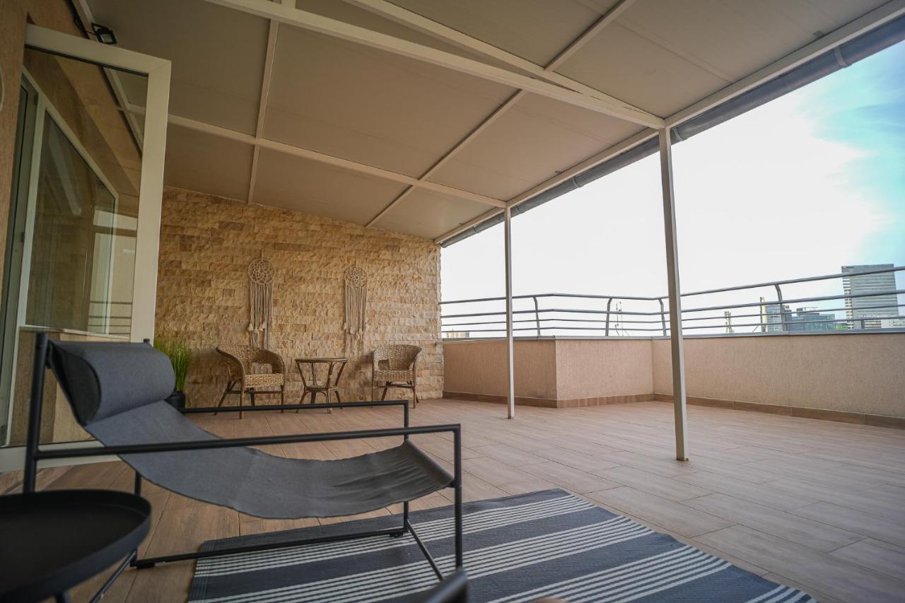Penthouse With Huge Rooftop & Amazing City View Bukarest Exteriör bild
