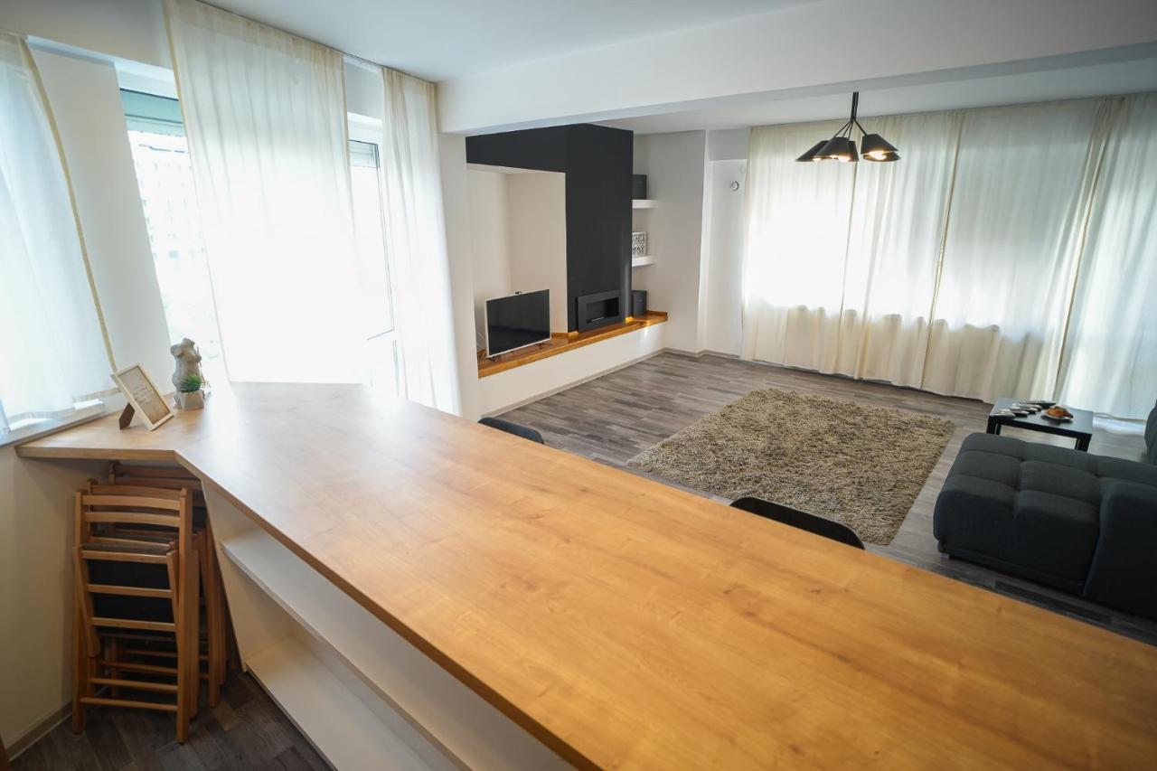 Penthouse With Huge Rooftop & Amazing City View Bukarest Exteriör bild