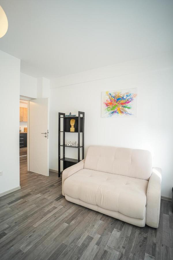 Penthouse With Huge Rooftop & Amazing City View Bukarest Exteriör bild