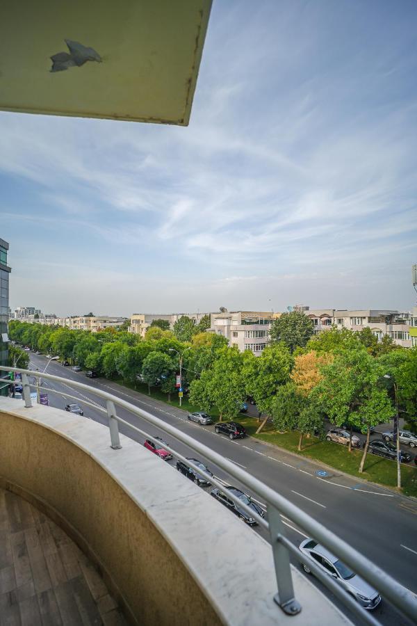 Penthouse With Huge Rooftop & Amazing City View Bukarest Exteriör bild