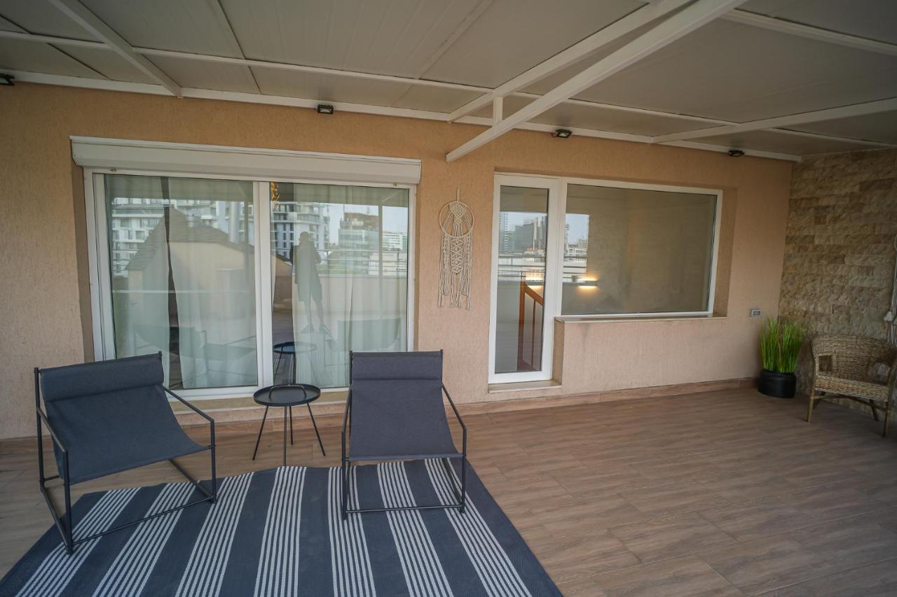 Penthouse With Huge Rooftop & Amazing City View Bukarest Exteriör bild