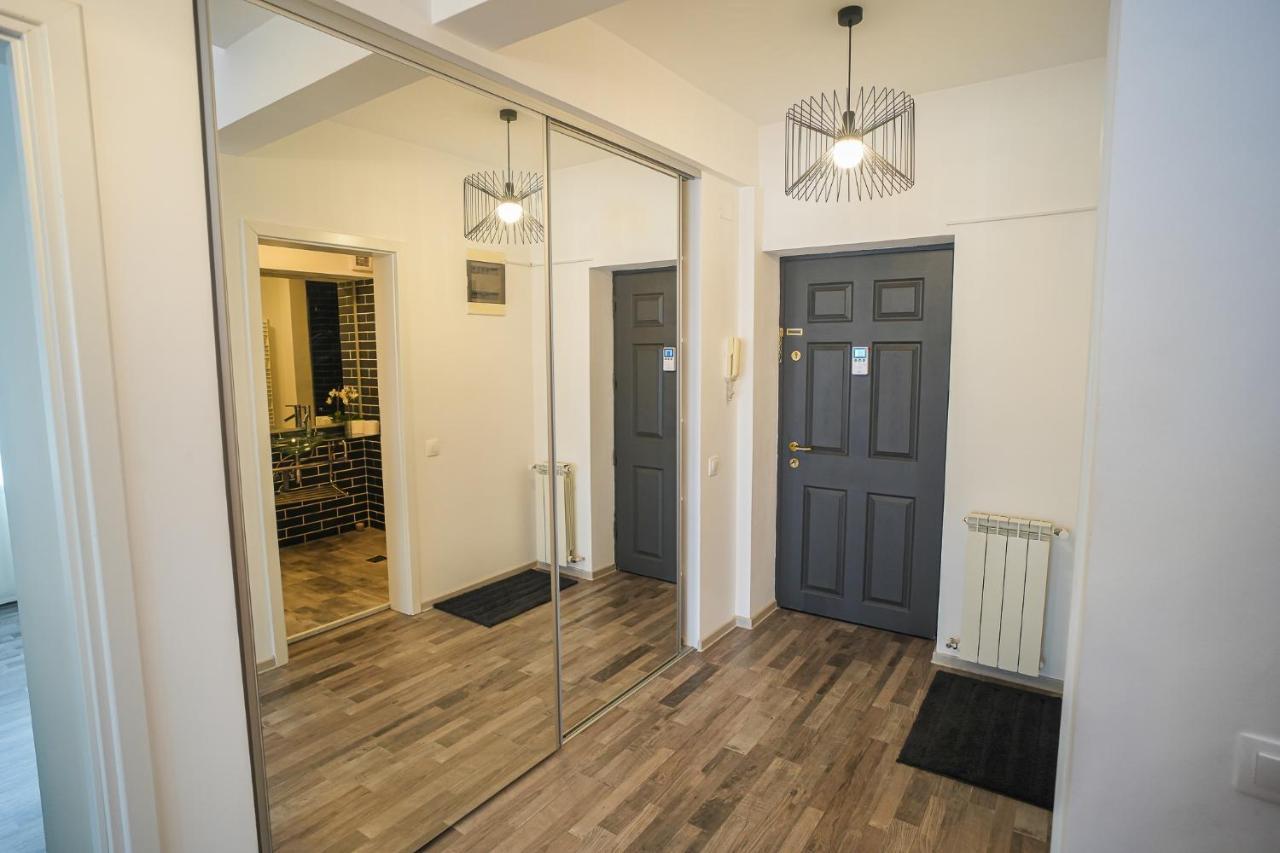Penthouse With Huge Rooftop & Amazing City View Bukarest Exteriör bild