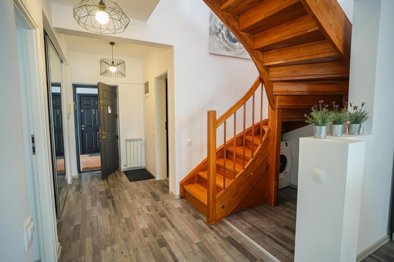 Penthouse With Huge Rooftop & Amazing City View Bukarest Exteriör bild