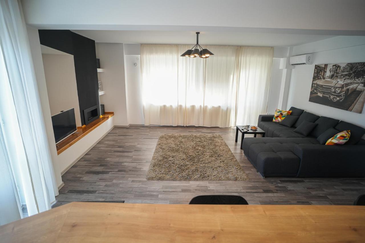 Penthouse With Huge Rooftop & Amazing City View Bukarest Exteriör bild